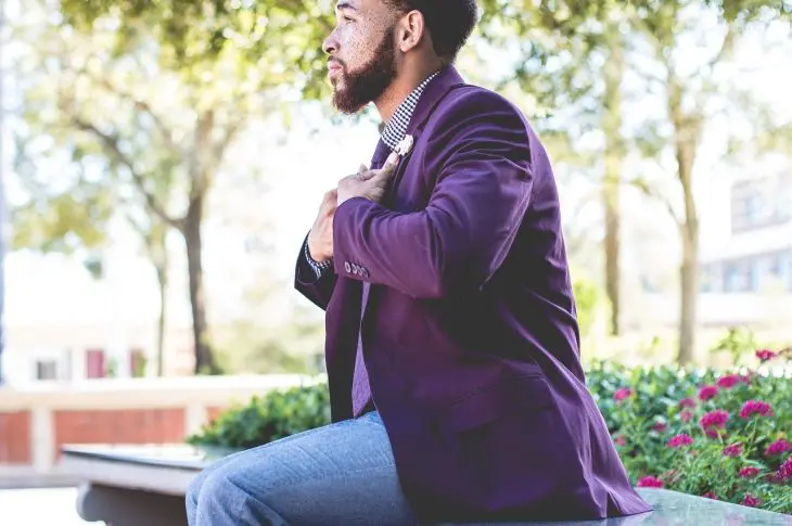 Choisir des blazers colorés pour homme