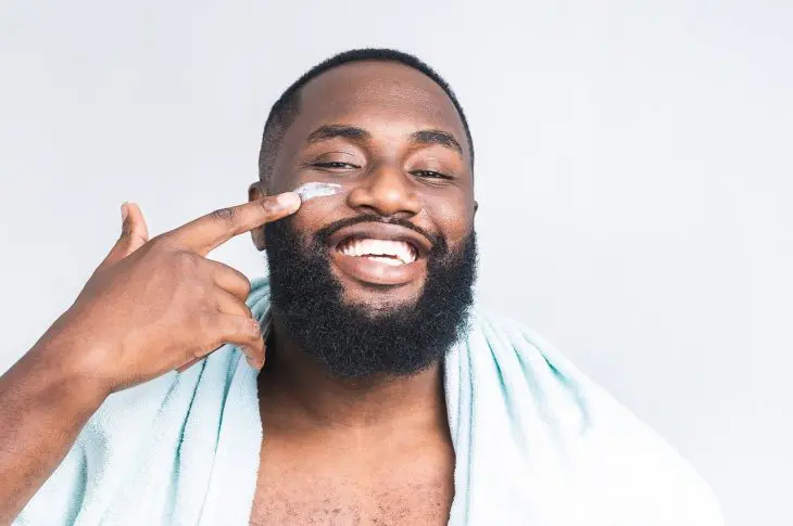 Des techniques de soins de la peau pour hommes
