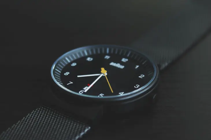 Montre connectée vs mécanique homme : comment choisir en 2026